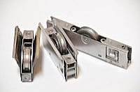 使用されていたステンレス写真の戸車