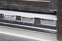 サッシ修理 潰れたレールの水抜き部分